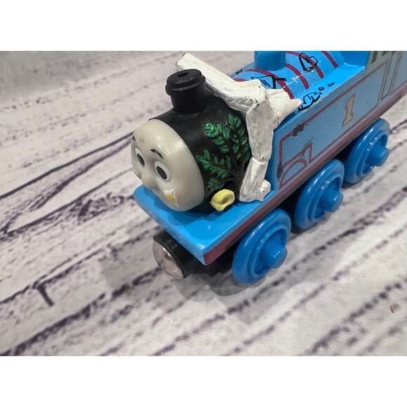 Vintage Thomas & Friends Wooden Railway Thomas Comes to Breakfast - Picture 5 of 6